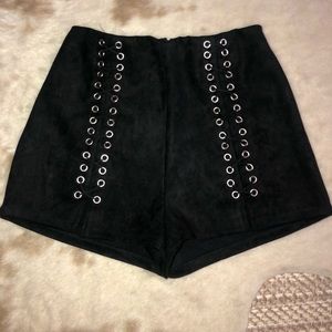 BLACK HIGH WAISTED SUEDE SHORTS!